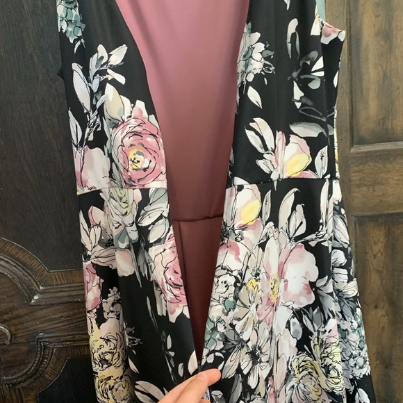 White House black market Spring bouquet multi Blk w ruffle hem SIZE 12 - Picture 5 of 7